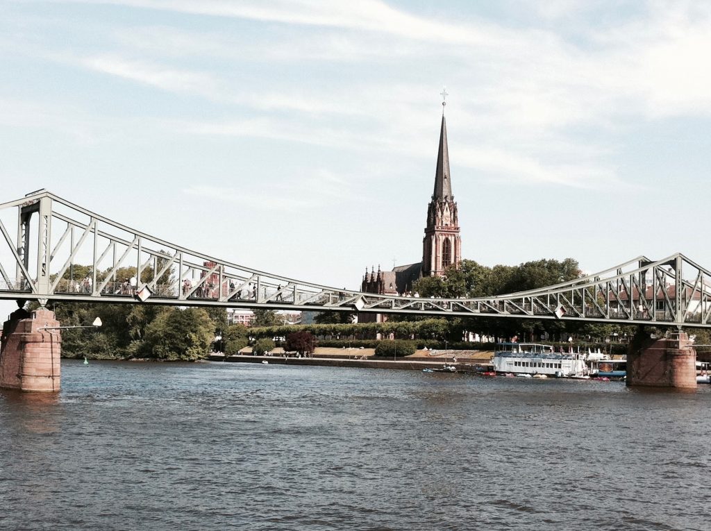 deutschland-frankfurt-bruecke